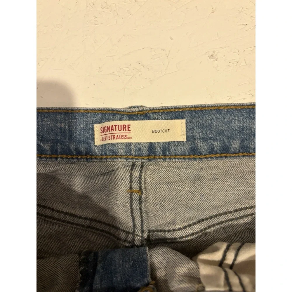 Signature Levis Levi Strauss Jeans Mens 38x32 Blue Low Bootcut Cowboy Rodeo‎